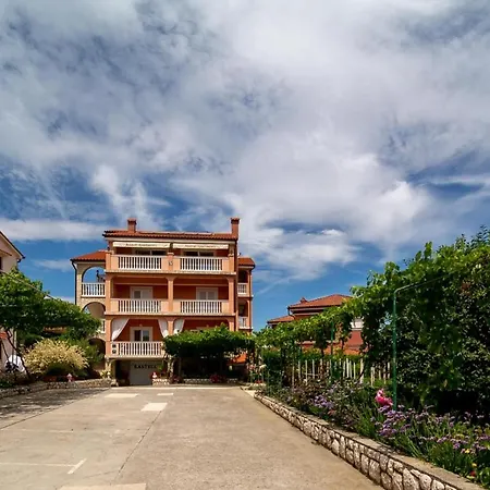 In With Balcony, Air Conditioning, Wifi, Washing Machine 4886-3